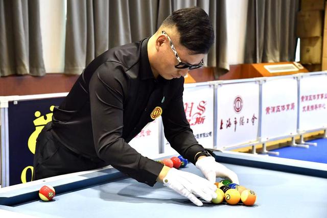 股冲破天际 股冲破天际