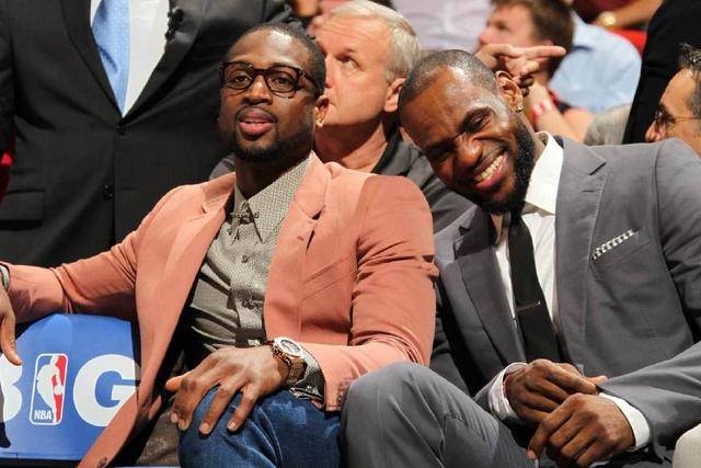 晚的那脚射 晚的那脚射